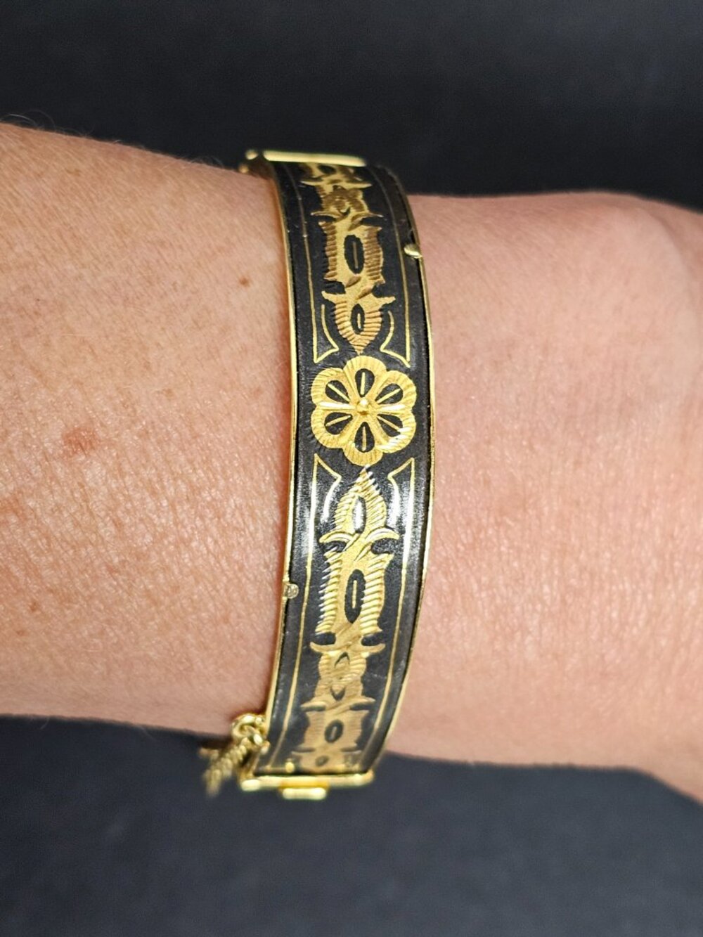 Vtg Damascene Floral Hinged Bangle Bracelet Black Rose Yellow Gold Tone Inlay - Picture 11 of 14